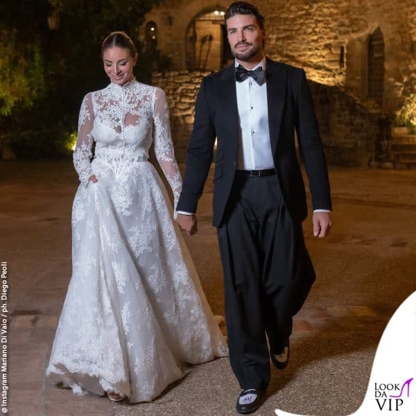 abito di pizzo Celebrity Sposa per Eleonora, completo nero con papillon per Mariano 