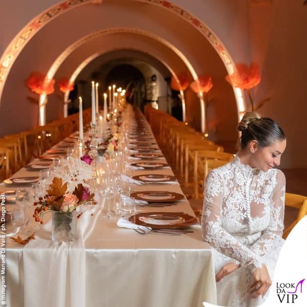 la sala del castello allestita per la cena 