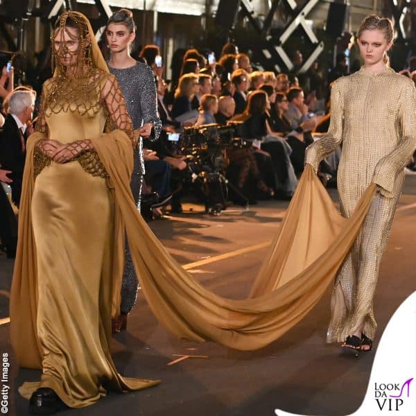 la Balti ha indossato una abito di scena del film "Dune" mentre Matilde e Ava sfoggiano look Calvin Klein 