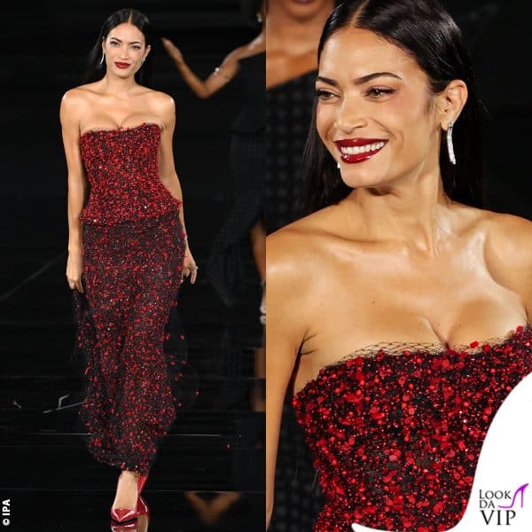 Elodie in passerella per la sfilata L'Oreal Paris