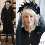 la regina Camilla in visita da Papa Leone con l'outfit nero