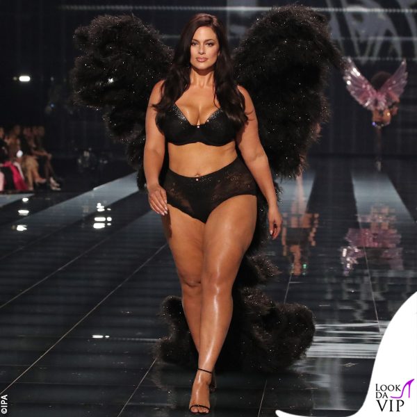 Ashley Graham in total black 