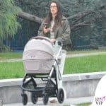 cecilia rodriguez, le prime passeggiate da neomamma con Clara isabel
