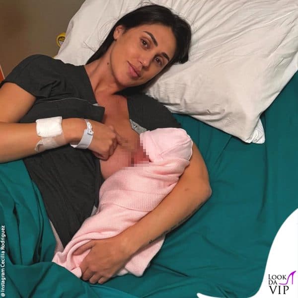 lo scatto che ha annunciato la nascita di Clara Isabel 