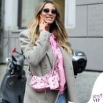 il look casual ma costoso di diletta leotta a passeggio a milano