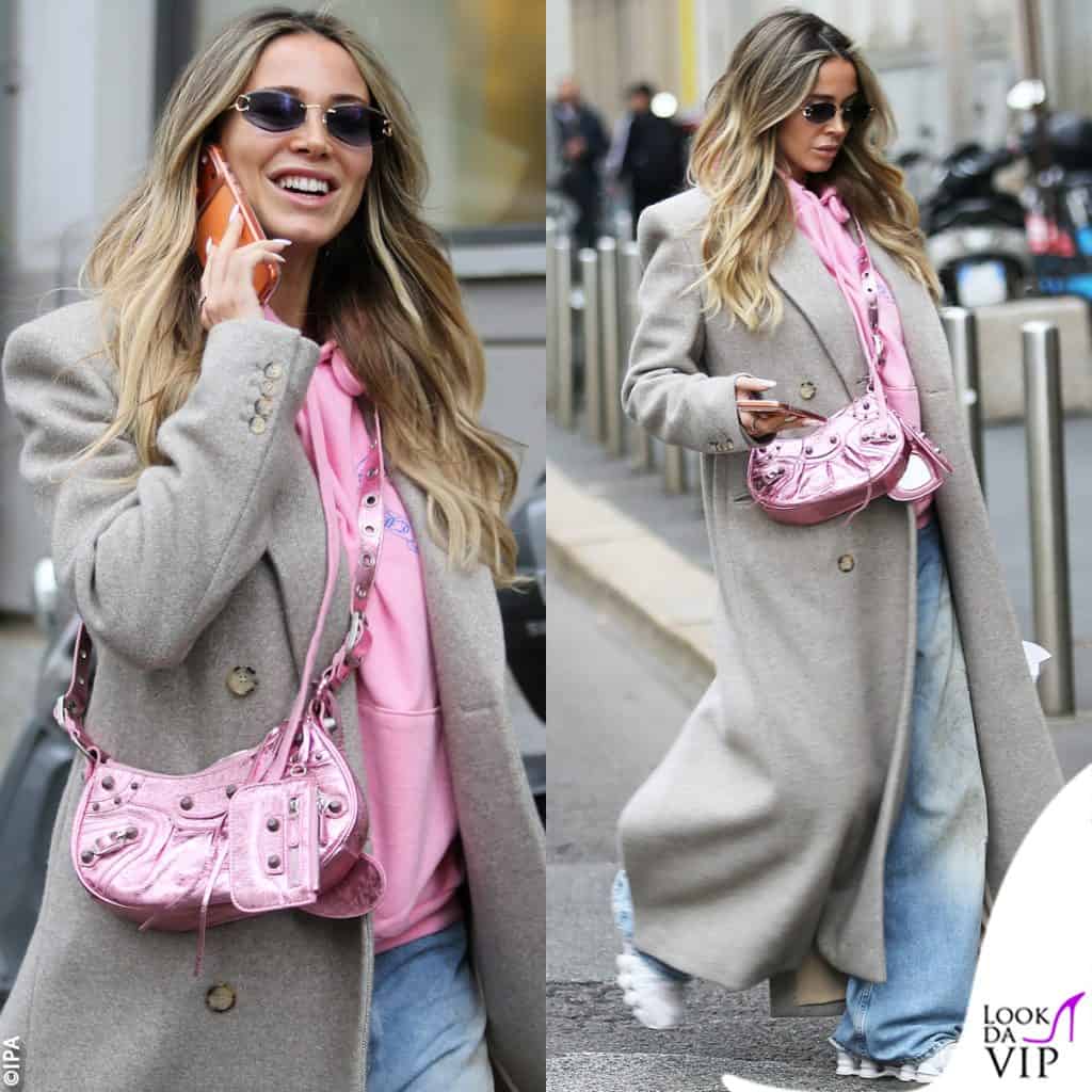 il look casual ma costoso di diletta leotta a passeggio a milano