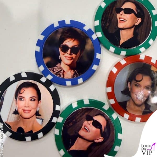 dettagli della festa: le fiches con il volto di Kris Jenner