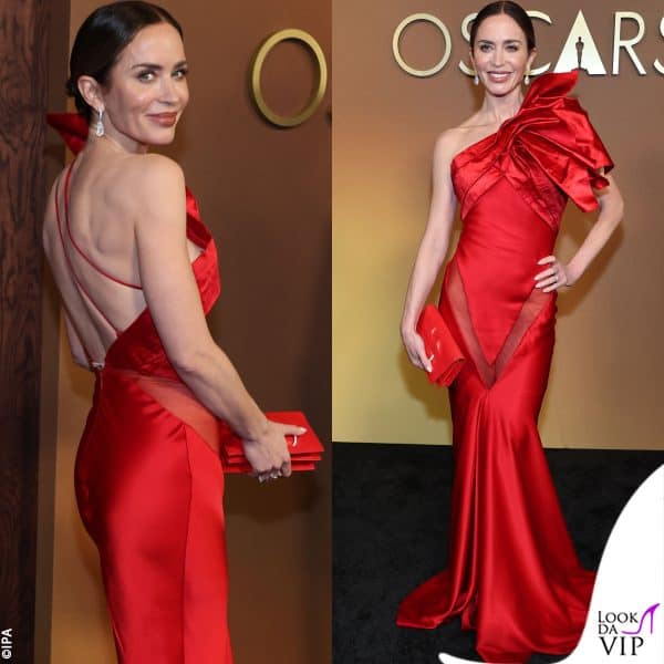 Emily Blunt in Schiaparelli con gioielli Messika 