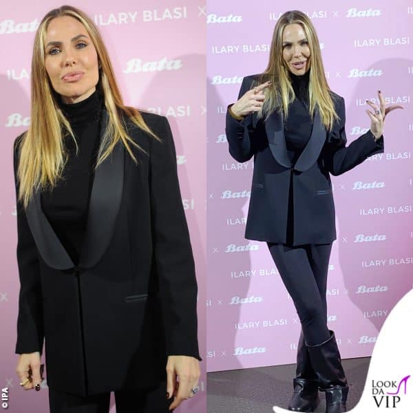 Ilary Blasi ha scelto un total black su cui risaltano gli stivali Bata