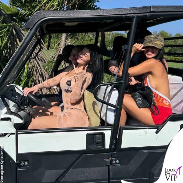 Kylie Jenner al volante 