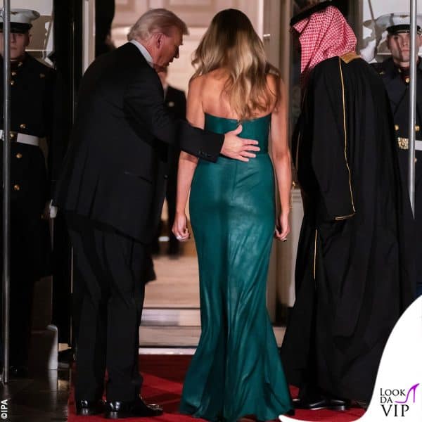 la first lady ha scelto un abito verde, colore della bandiera dell'Arabia Saudita 
