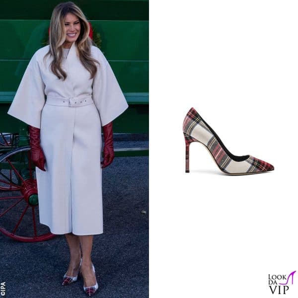 cappotto Dior, guanti Max Mara, pump Manolo Blahnik 