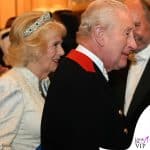 Camilla con abito Fiona Clare e tiara Greville Emerald Kokoshnik