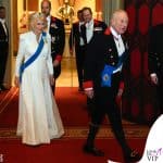Camilla con abito Fiona Clare e tiara Greville Emerald Kokoshnik