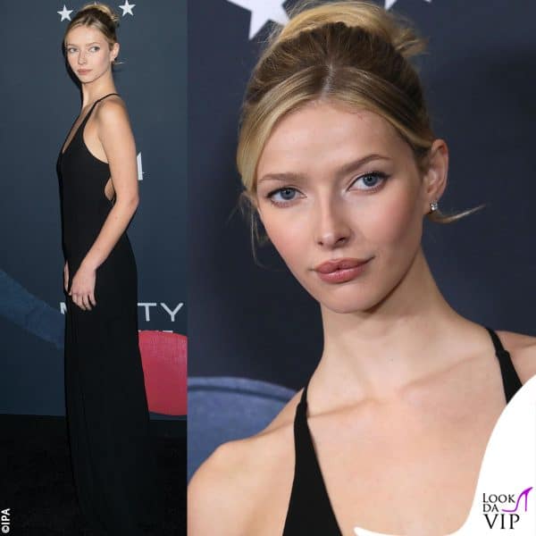 capelli raccolti e trucco minimal 