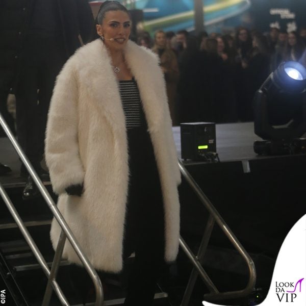 Giulia Salemi si dirige all'evento L'Oreal Paris 