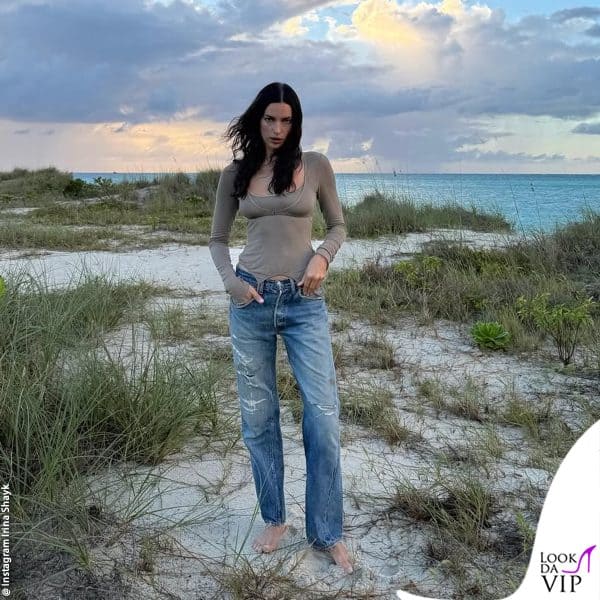 in spiaggia al tramonto 
