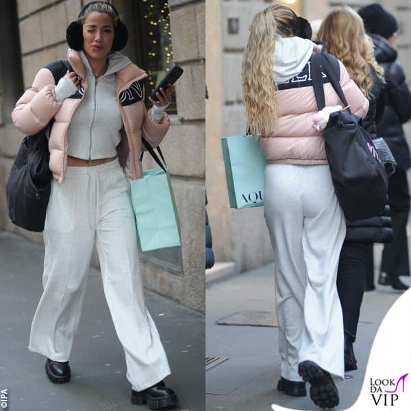 Viviana passeggia per la città 