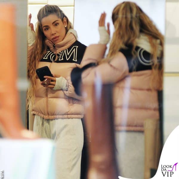 Viviana Vizzini paparazzata da Aquazzura 