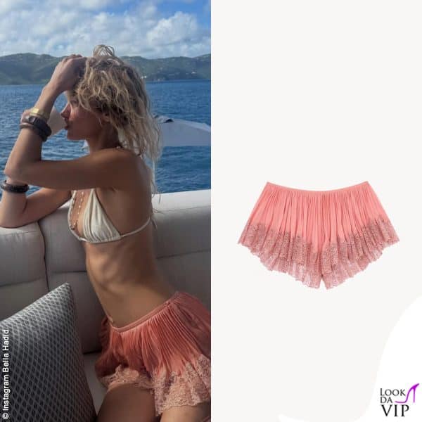 Bella Hadid con gli shorts di pizzo Saint Laurent 