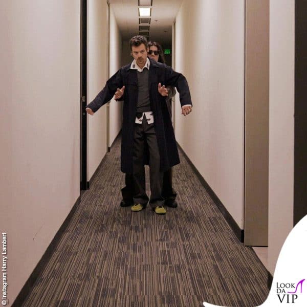 Harry si muove in un hotel semideserto 