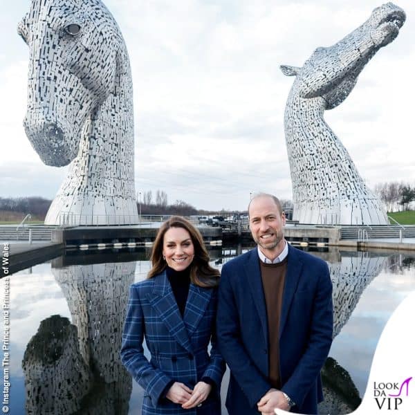 William e Kate posano davanti a "The Kelpies" le statue equestri più grandi al mondo
