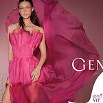 Nicola Peltz Beckham testimonial Genny 8 abito fucsia