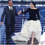 3 serata Laura Pausini in Alberta Frretti 1 abito piume