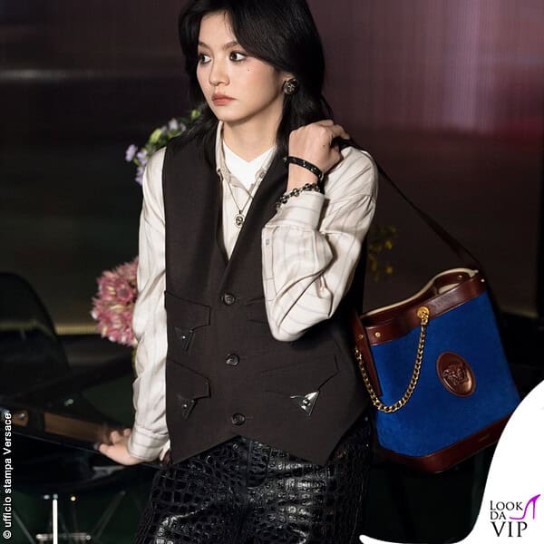 Anche Chun Xia sfoggia la sua borsa Versace