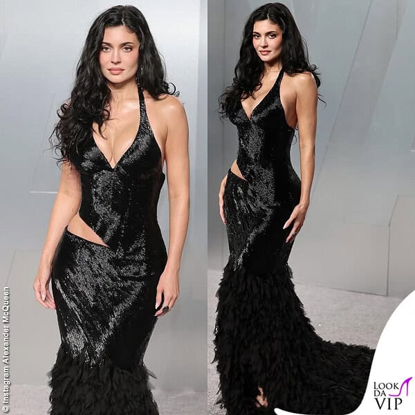 Al Vanity Fair Oscar Party Kylie Jenner ha indossato un abito Alexander McQueen
