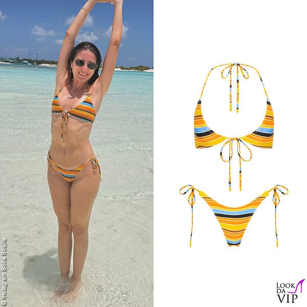 Sofia Scalia indossa un bikini a righe Triangl 