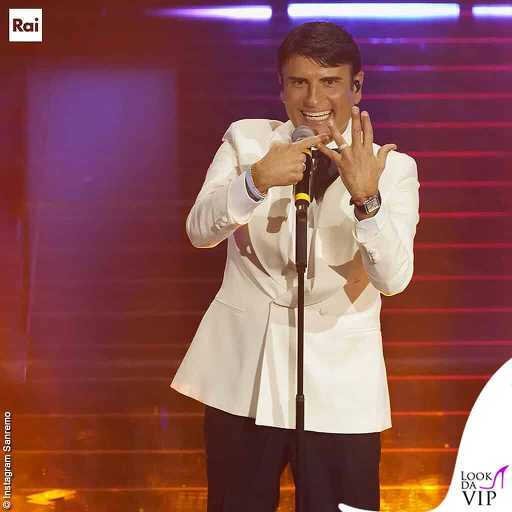 Sal Da Vinci vince Sanremo 2026 outfit Emanule Ungaro fedi Gioielli del Sole 1