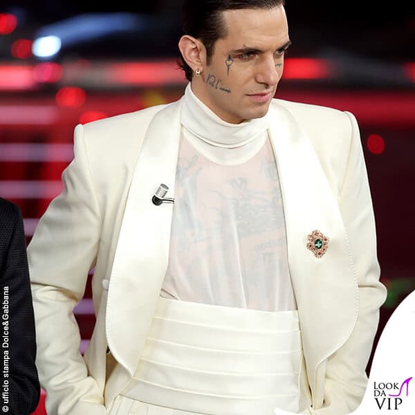 Achille Lauro, outfit Dolce Gabbana, spilla Damiani