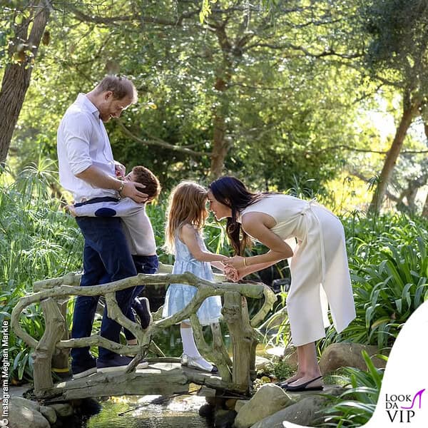 La Sussex family al completo: Harry con Archie, Lilibet e Meghan Markle