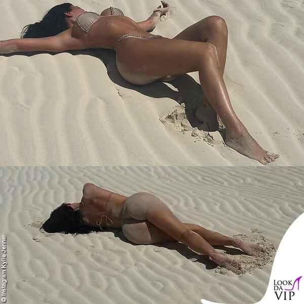 Tanto sole e Kylie distesa sulla sabbia con un costume Frankies Bikini