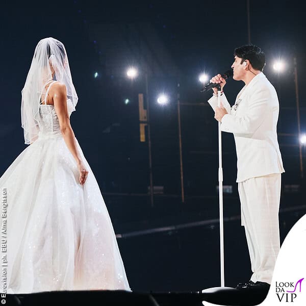 Sul palco dell'Eurovision, nei panni della sposa, la ballerina di Amici Francesca Tocca