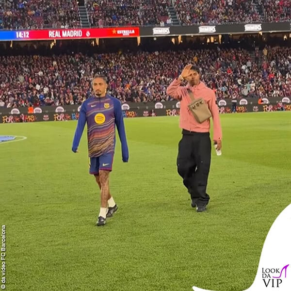 Il look del calciatore ha attirato l'attenzione 