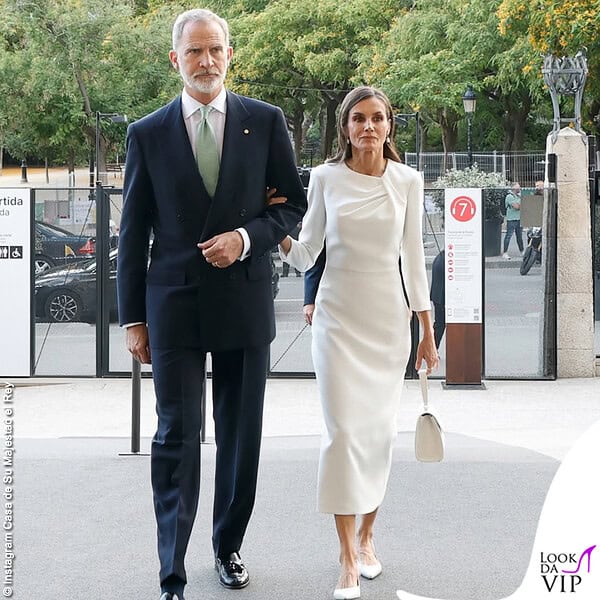 Letizia Ortiz ha indossato un vestito Redondo