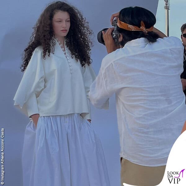 Con naturalezza davanti all'obiettivo: la figlia di Laetitia Casta ha i geni per sfilare