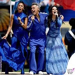 Laura Pausini look Mondiali vestito blu blu Balestra Aura Aquazzura x Swarovski Gioielli del Sole