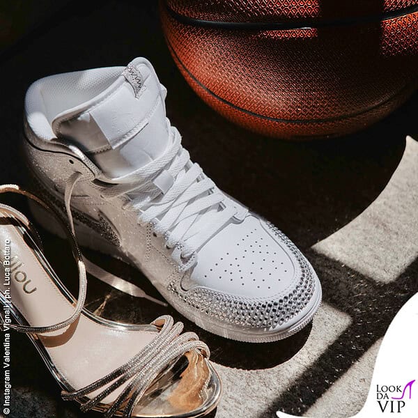 Sneakers, ma anche tacchi: la Vignali non rinuncia al glamour