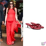Anne Hathaway sandali rossi Vivaia 139 euro