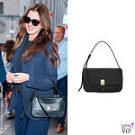 Anne Hathaway borsa Ferragamo Cara