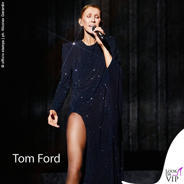 Con l'abito Tom Ford