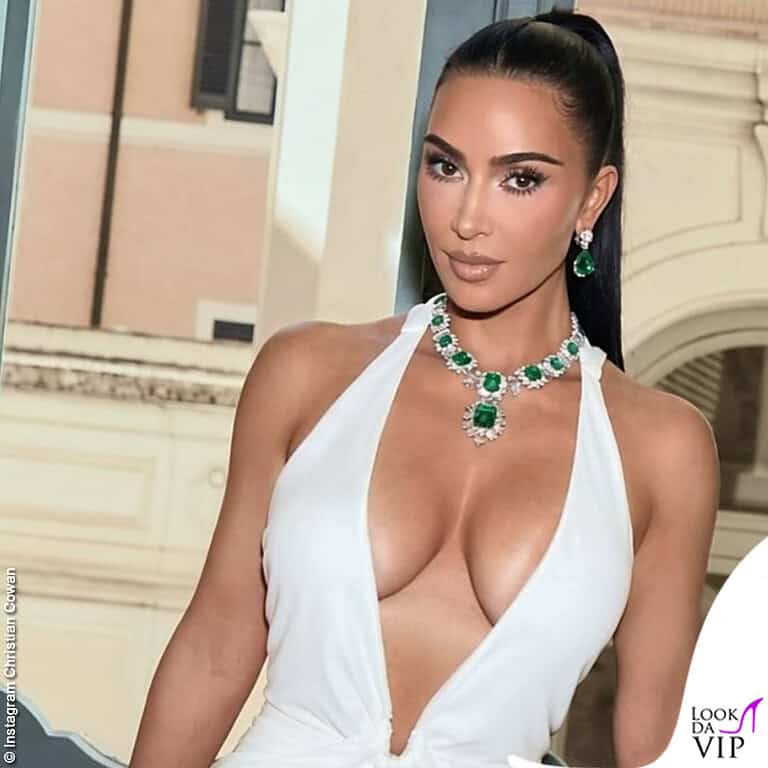 Kim Kardashian gioielli The BVLGARI Emerald Suite vestito Christian Cowan 1